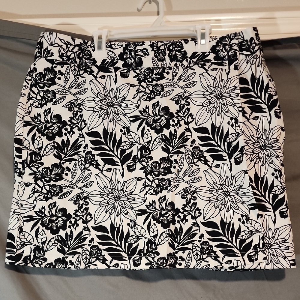 Karen Scott Black and White Floral Mini Skirt